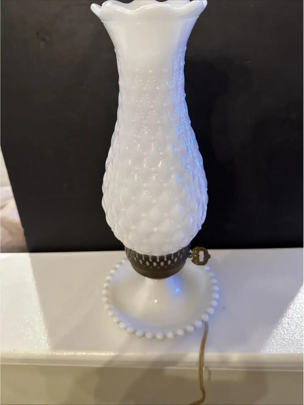 Vtg Hobnail Quilt Milk Glass Electric Hurricane Lamp Cottage Core Table 13.5” H